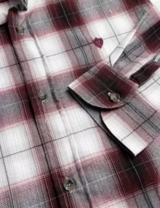 راهنمای خرید لباس مردانه برای هر فصلی 1401 - فروشگاه اینترنتی تی شین
